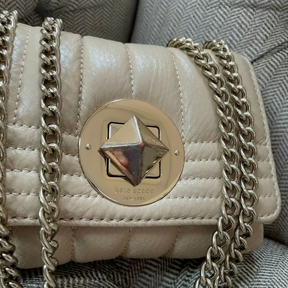 π₯³HPπ₯³Kate Spade Gold Coast Chain Beige Crossbody - Picture 3 of 12